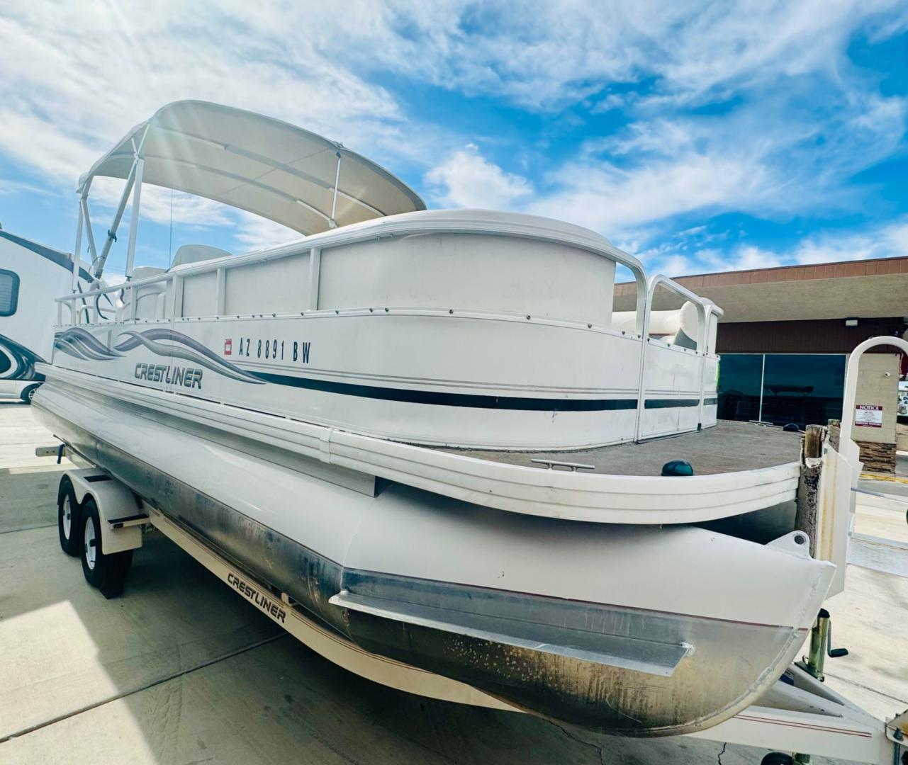 2006 White Crestliner 2485 Sport LX , located at 2190 Hwy 95, Bullhead City, AZ, 86442, (928) 704-0060, 0.000000, 0.000000 - On consignment. 2006 Crestliner 24 ft. 115 four stroke engine. good bimini top. stereo. newer speakers. new batteries. has pop up changing room Full boat cover. free and clear title and boat title. - Photo#3